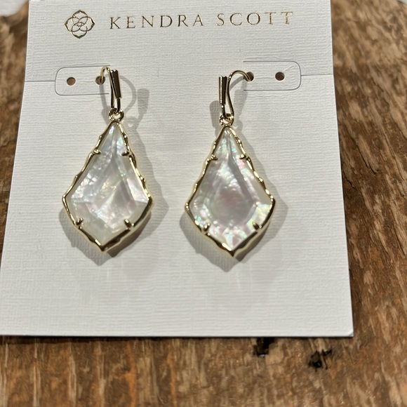 Kendra Scott Small Faceted Alex Gold Drop Earrings in Ivory Illusion / NWT - Picture 6 of 9